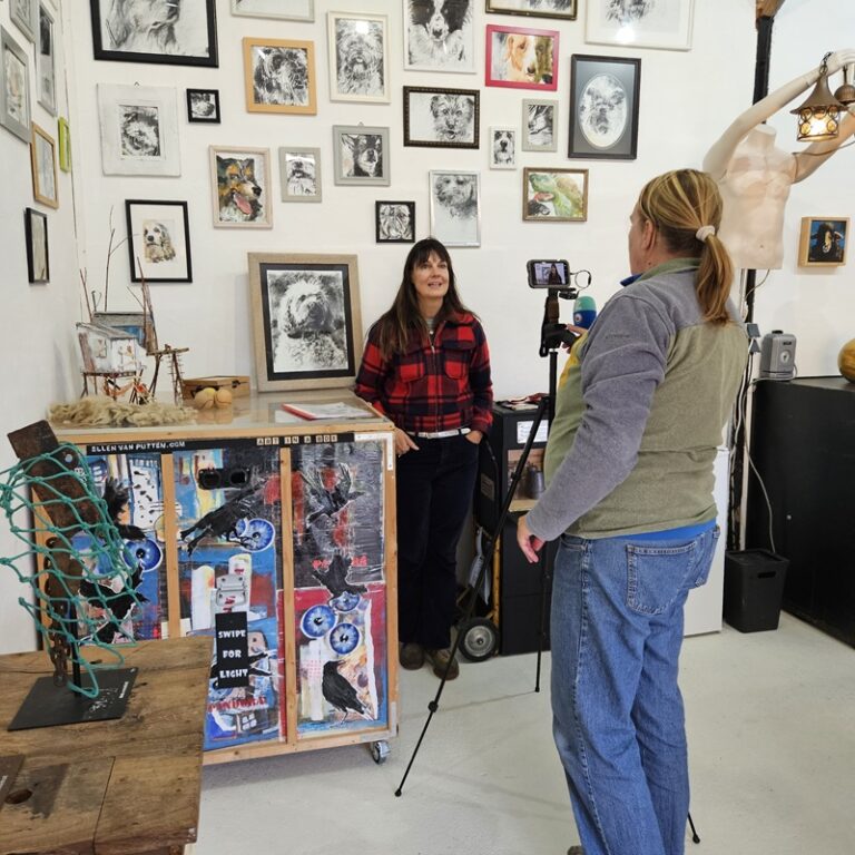 Hond Reggie met baasje Margreet