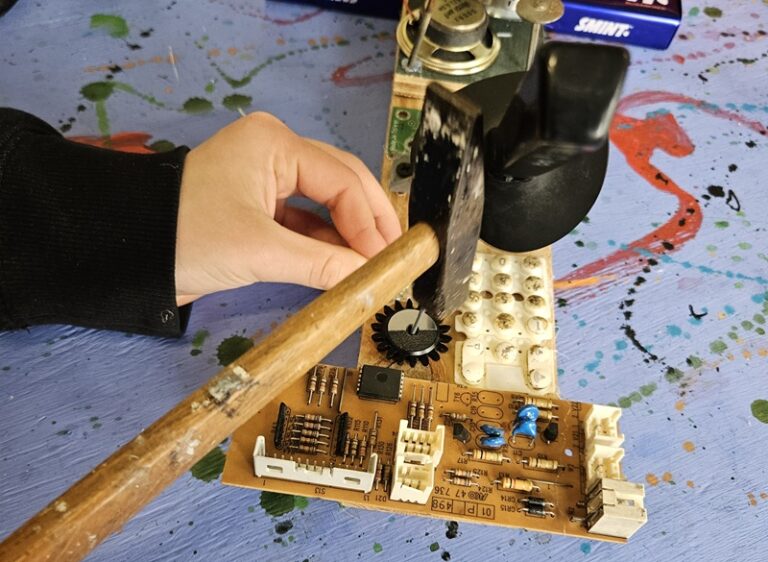 Timmeren in het KinderKunstLAB